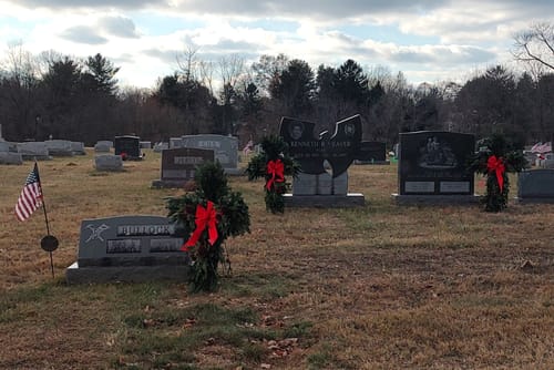 Customer photo review of Fresh Natural Christmas Grave Cross