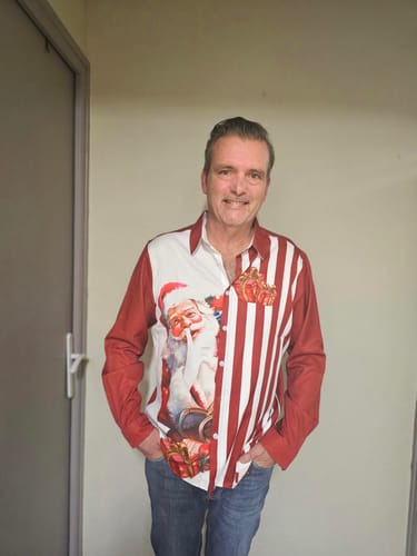 Customer photo review of Chemise à manches longues pour hommes avec rayures rouges rétro et père Noël pour Noël