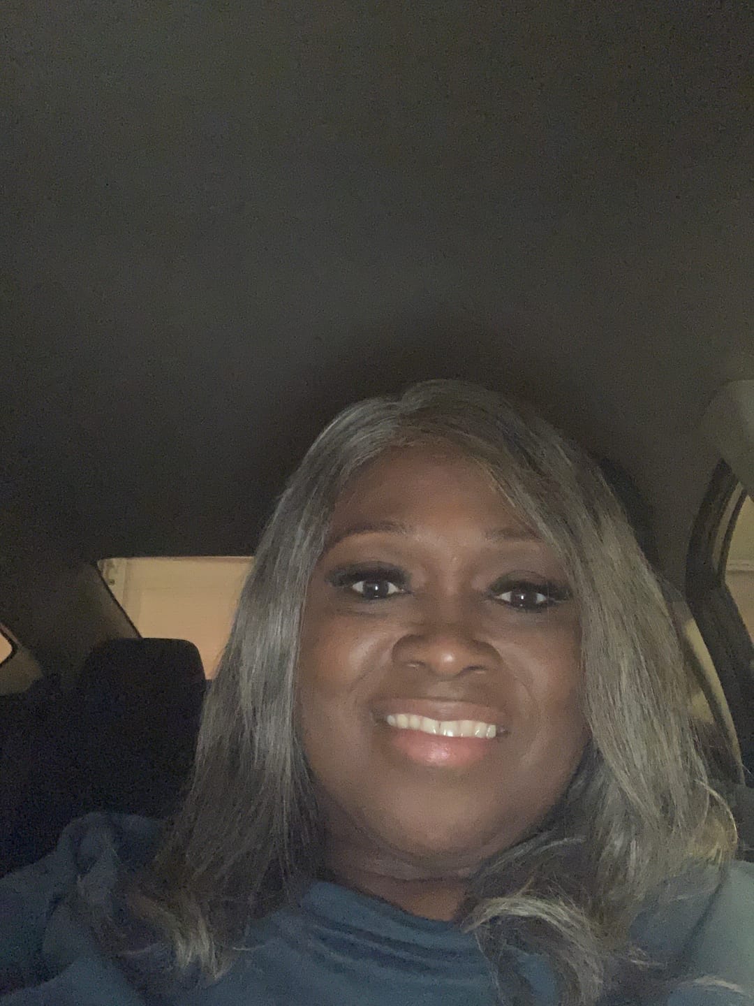 Customer photo review of Luvwin 5x5 Salt & Pepper Body Wave Glueless Bob Wig 100% Human Hair