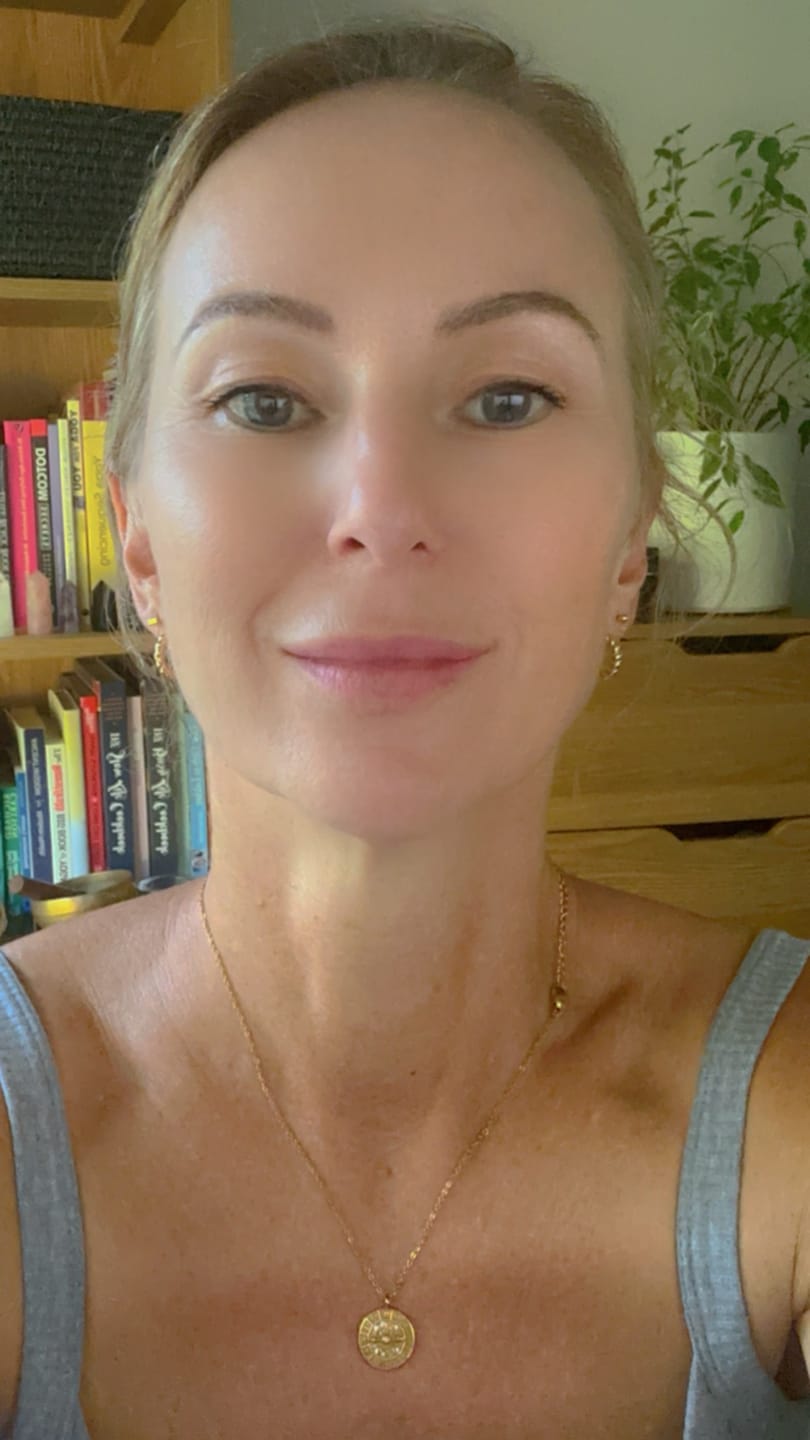Customer photo review of Layla Gold Twist Earrings