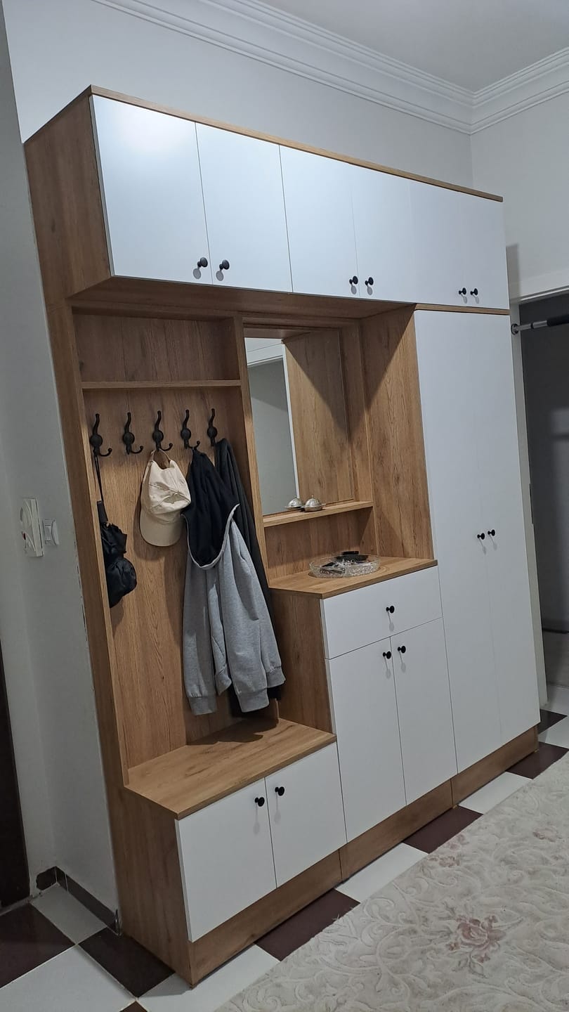 Customer photo review of Rani EA108 Portmanto Çekmeceli Aynalı Askılı Vestiyer Sepet Ceviz - Beyaz
