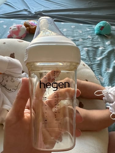 Customer photo review of Hegen PCTO™ 240ml/8oz Feeding Bottle PPSU, 2-Pack with 2 x Medium Flow Nipple (3 to 6 months)