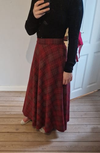 Customer photo review of red plaid winter long wool skirt women 4778