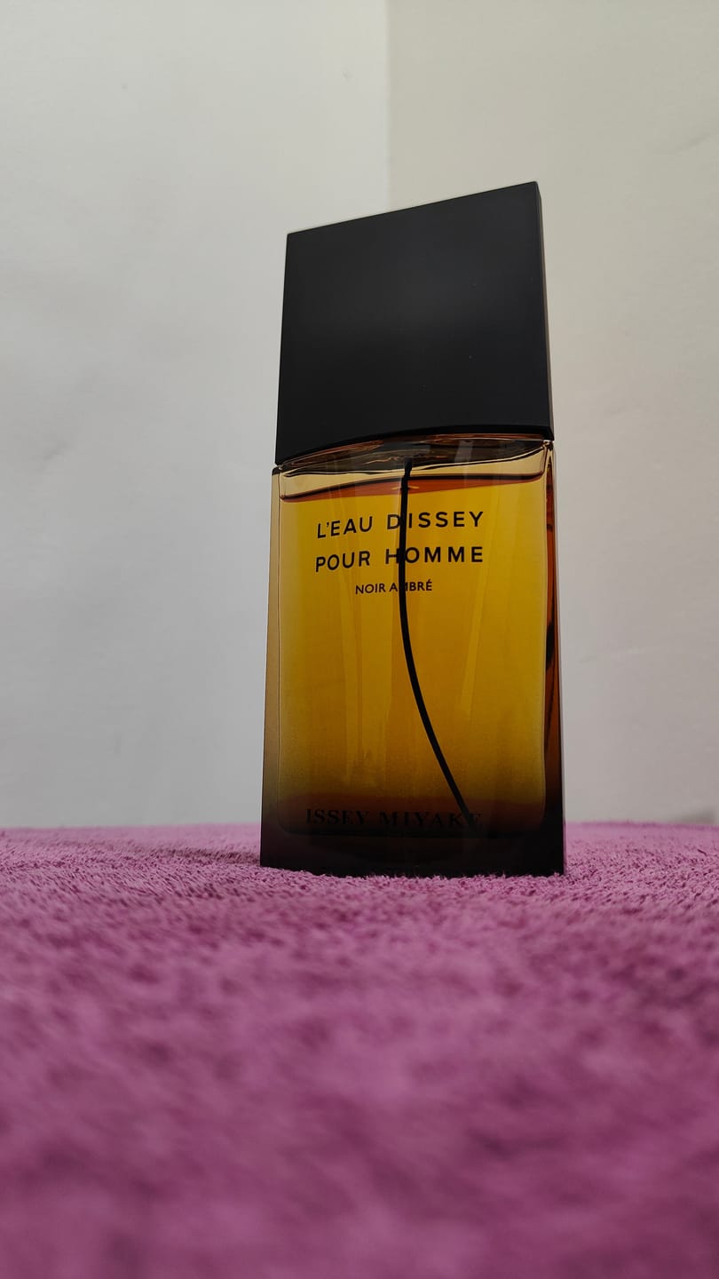 Customer photo review of Issey Miyake L'Eau d'Issey Pour Homme Noir Ambre Eau De Parfum