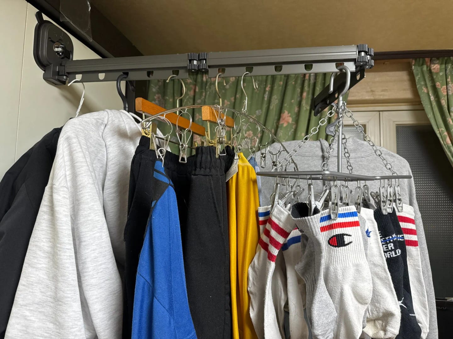 Customer photo review of Flowi™ Suction Clothes Hanger