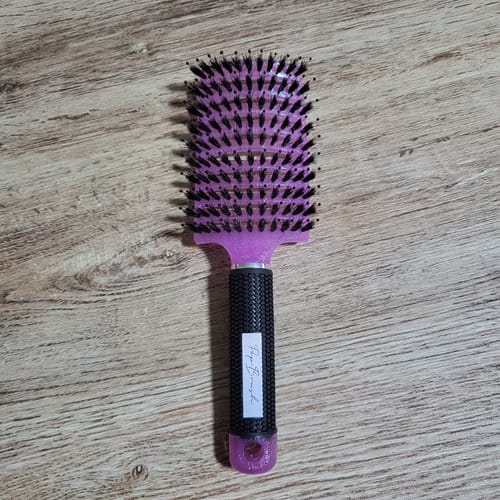Customer photo review of UNE BROSSE DÉMÊLANTE ANTI-CASSE