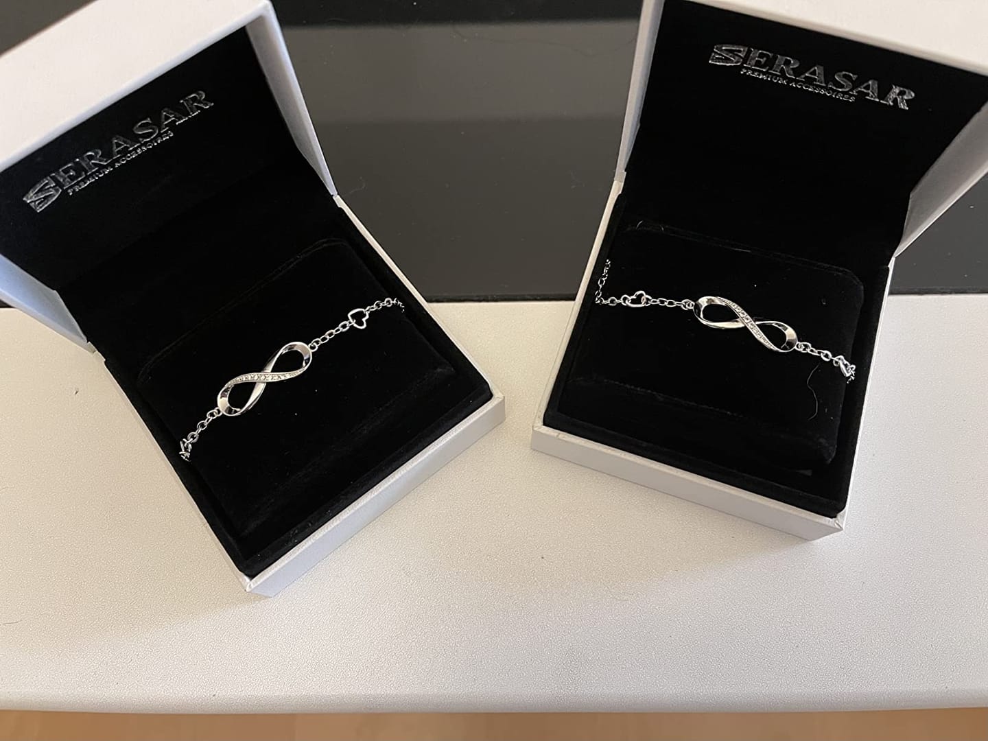 Customer photo review of Armband "Infinity"