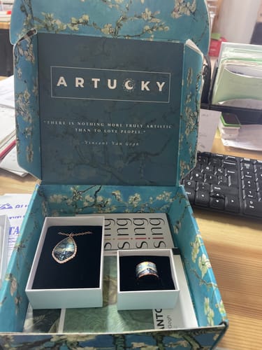 Customer photo review of Van Gogh Starry Night Tablo Tasarım Kolye