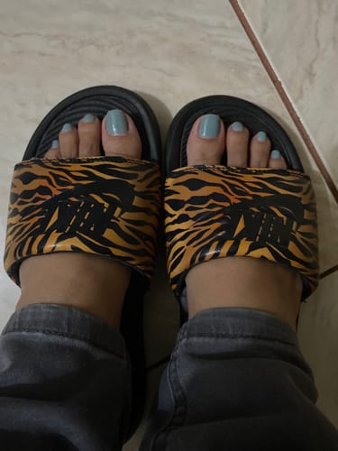 Customer photo review of Nike Women's Victori One Print Slide