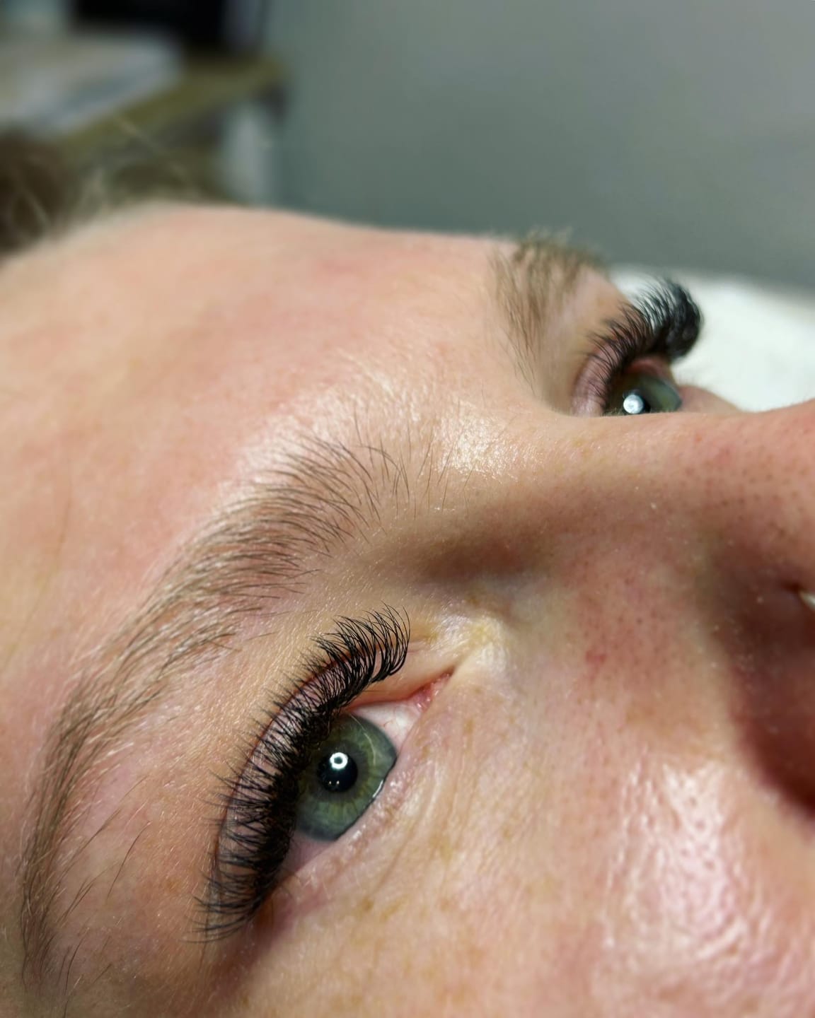 Customer photo review of Bomb Glue 0.1-0.3s Fast Drying Extremely Strong Lash Adhesive