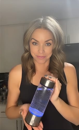 Customer photo review of HyrdoLab® Hydrogen Water Bottle