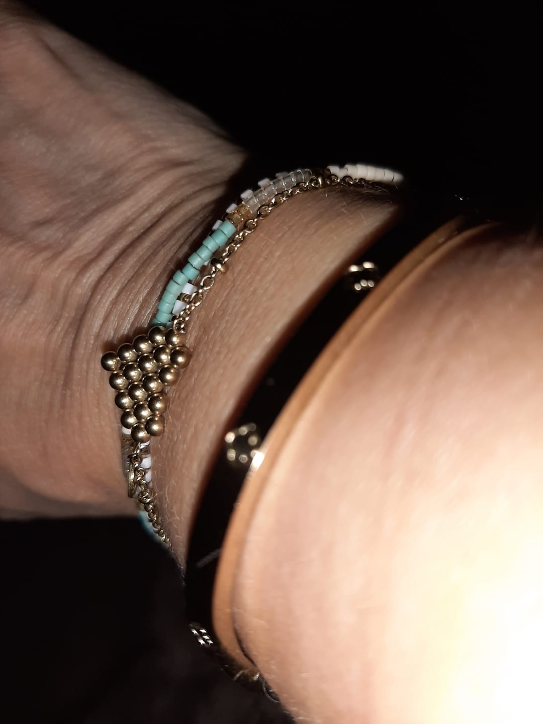 Customer photo review of Timeless Lucky Leaf Armreif 14K Vergoldet