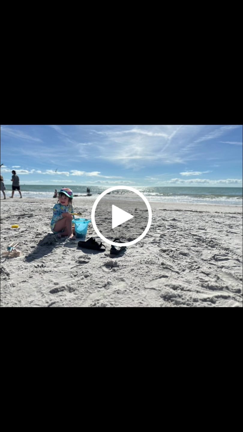 Customer video review of Great Barrier Reef Beach Hat