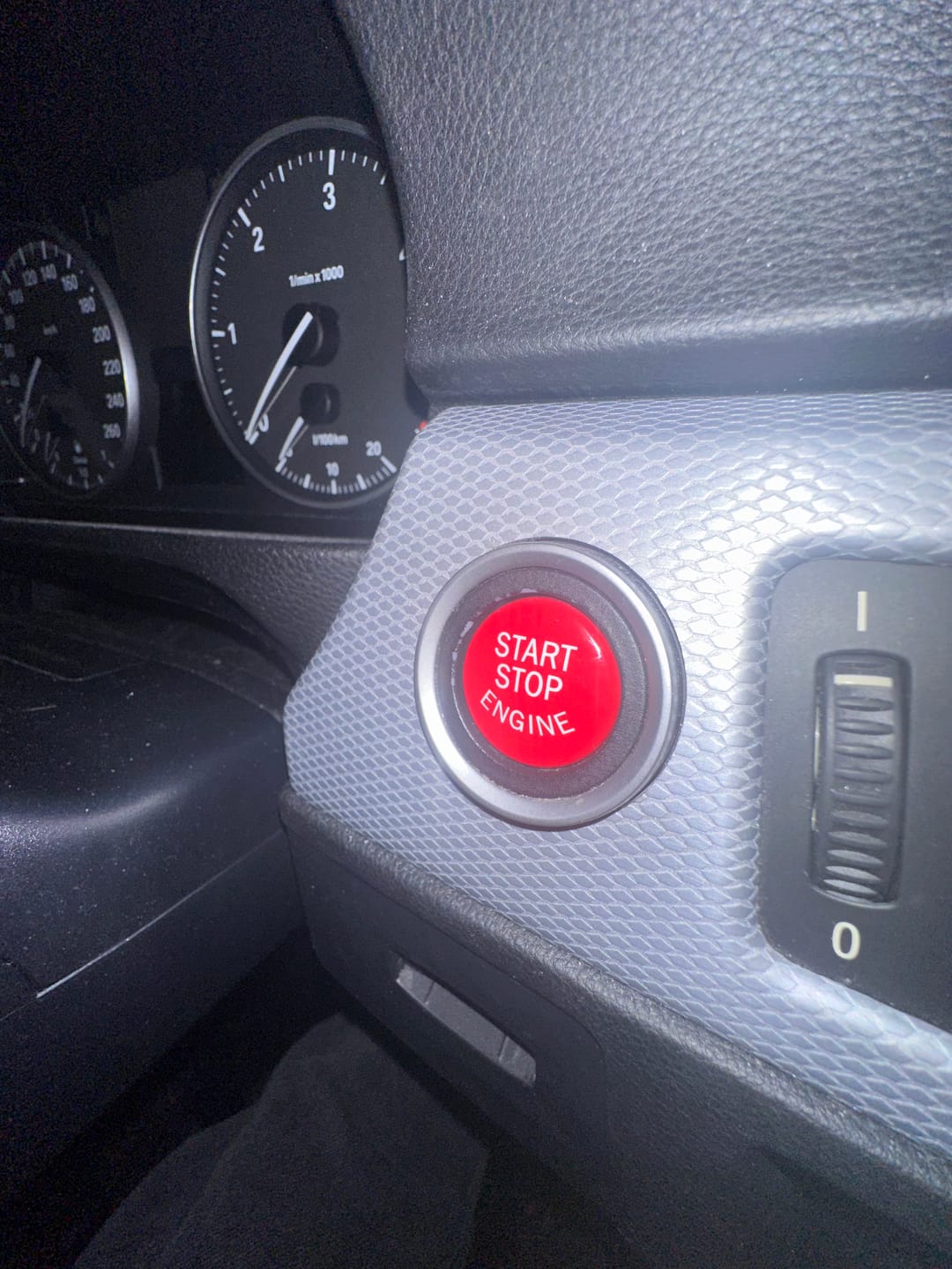 Customer photo review of BMW E6x/E8x/E9x Startknapp