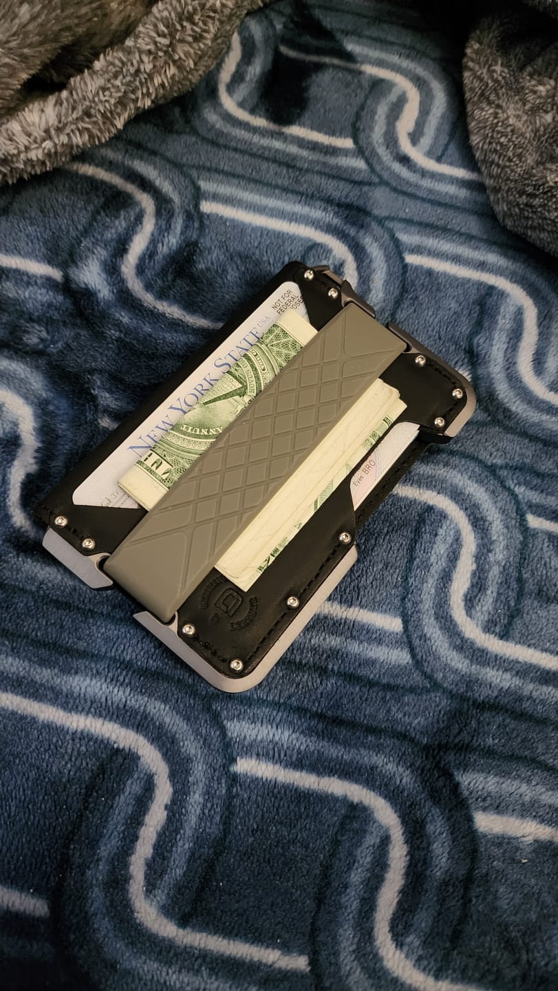 Customer photo review of D01 DAPPER™ WALLET - SPECIAL EDITION - BATWING GREY