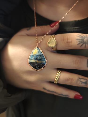 Customer photo review of Van Gogh Starry Night Tablo Tasarım Kolye