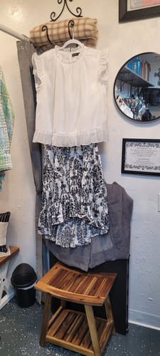 Customer photo review of WOMEN'S ZIP UP TIERED FLORAL HIGH LOW MAXI SKIRT