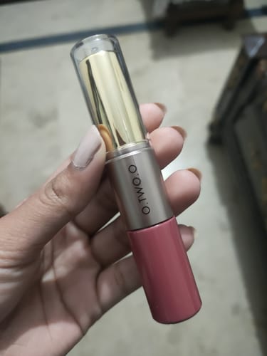 Customer photo review of O.TWO.O ROSE GOLD 2 IN 1 LIPSTICK AND LIPGLOSS
