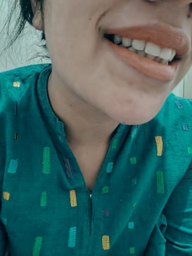 Customer photo review of O.TWO.O HONEY WHISPER VELVET MATTE LIP GLAZE