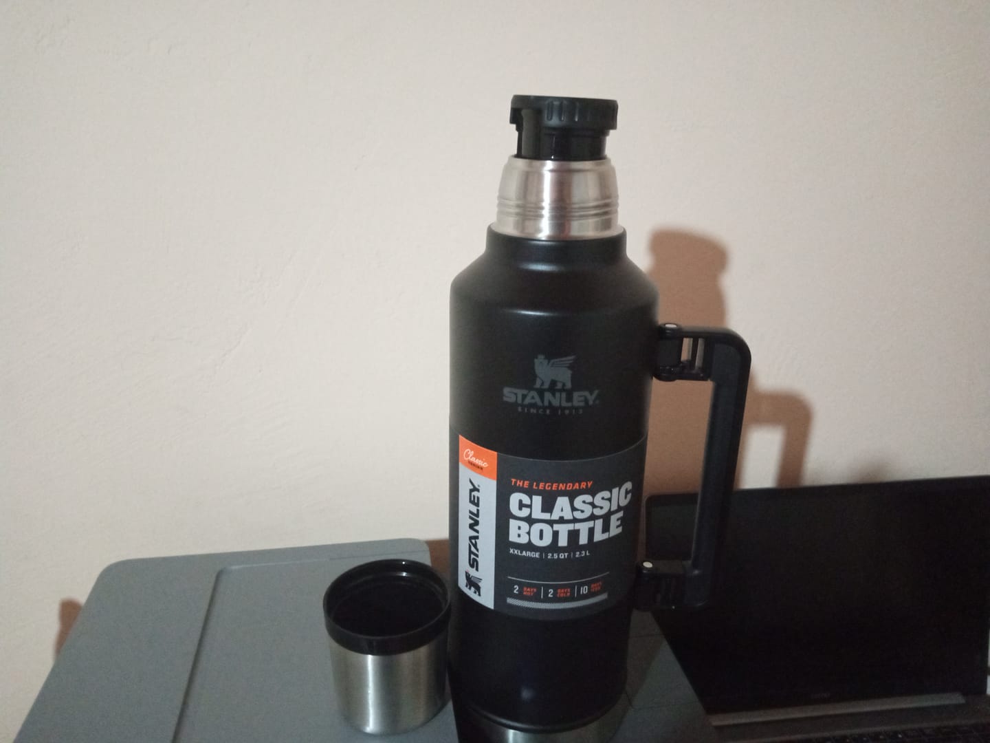 Customer photo review of Stanley Classic Legendary Bottle Siyah 2.3 L