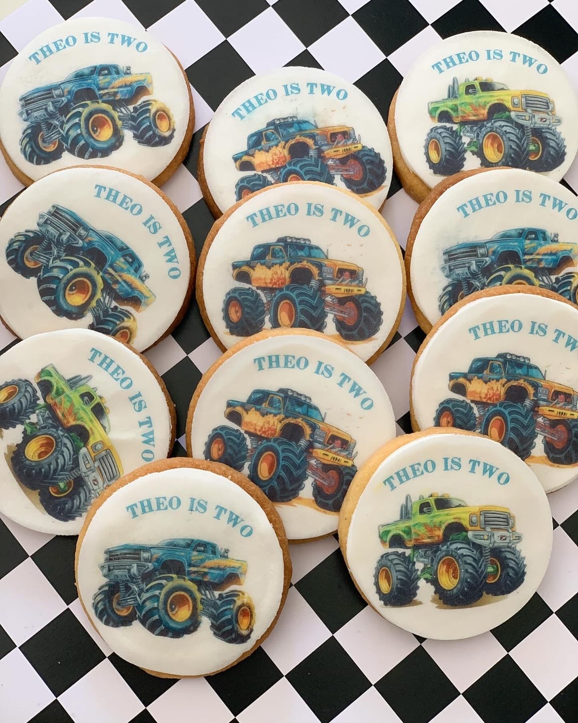 Customer photo review of Wafer Paper (0.3mm thin) - 12 x 5 cm Pre-cut Cupcake Custom Edible Images