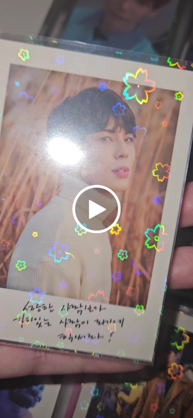 Customer video review of PREMIUM HOLOGRAPHIC PHOTOCARD SLEEVES - SAKURA VERSION