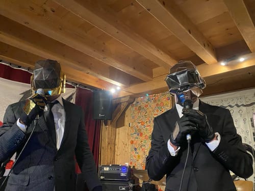 Customer photo review of Patrons Casque Daft Punk doré (pdf)
