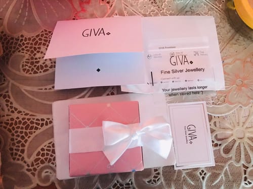 Customer photo review of Rose Gold Queens Necklace