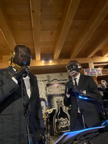 Customer photo review of Patrons Casque Daft Punk argenté (pdf)