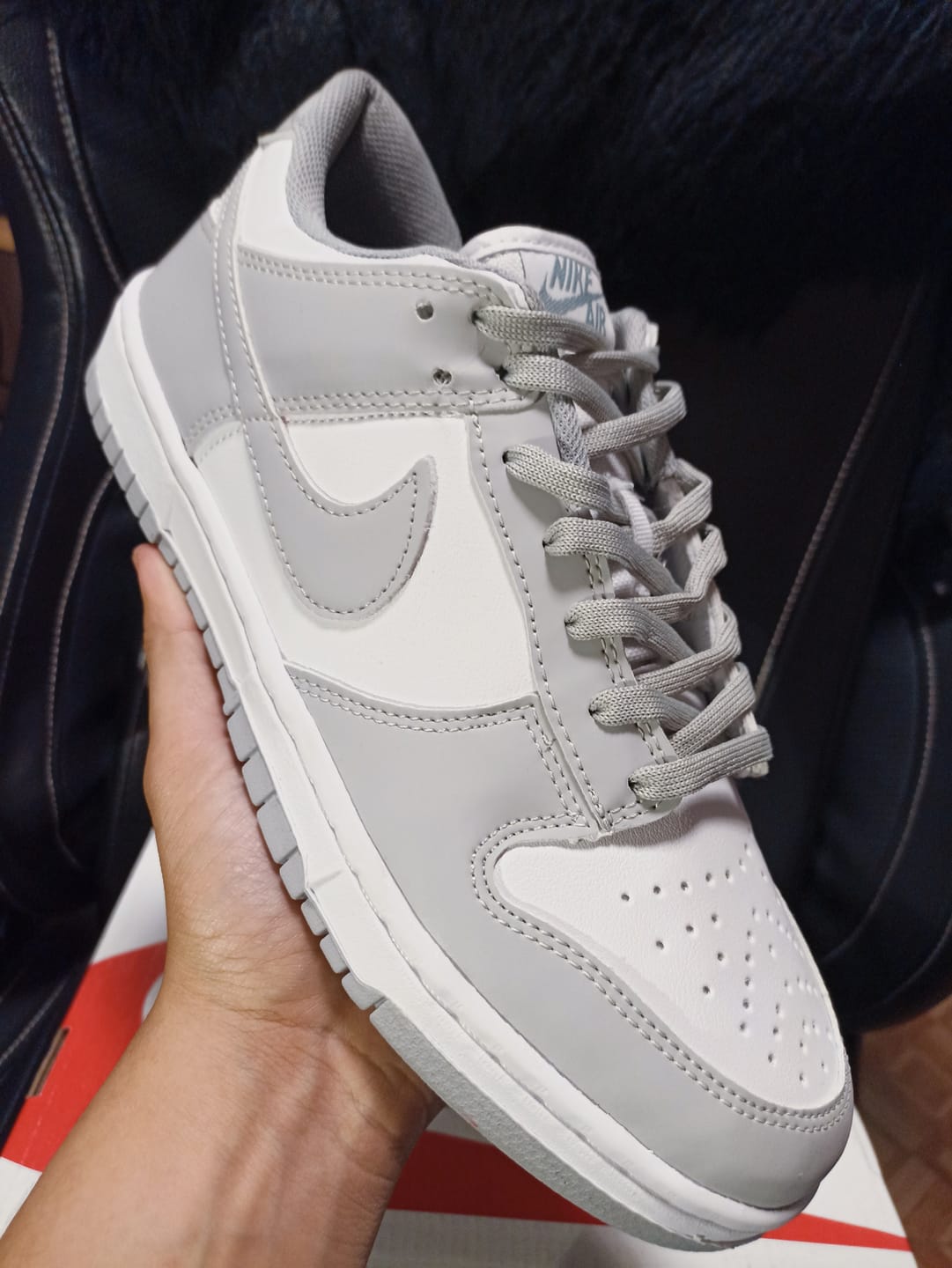 Customer photo review of Tenis Dunk Low Blanco Gris