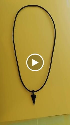 Customer video review of Lederhalskette "Arrow"