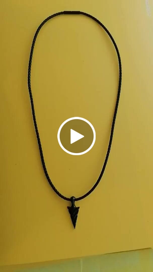 Customer video review of Lederhalskette "Arrow"