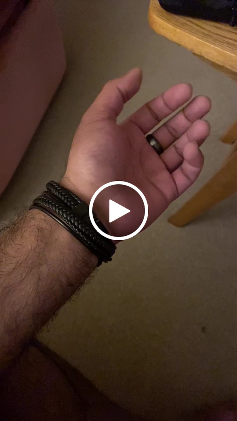 Customer video review of Lederarmband "Wrap"
