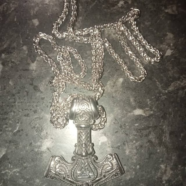 Customer photo review of Valknut Othala Mjölnir - Teiwaz & Algiz Rune Thor's Hammer Amulet