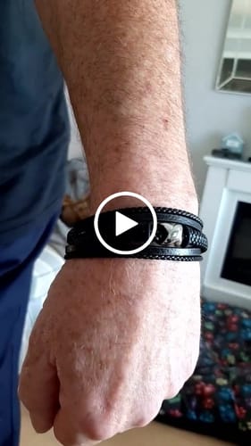 Customer video review of Lederarmband "Flake"