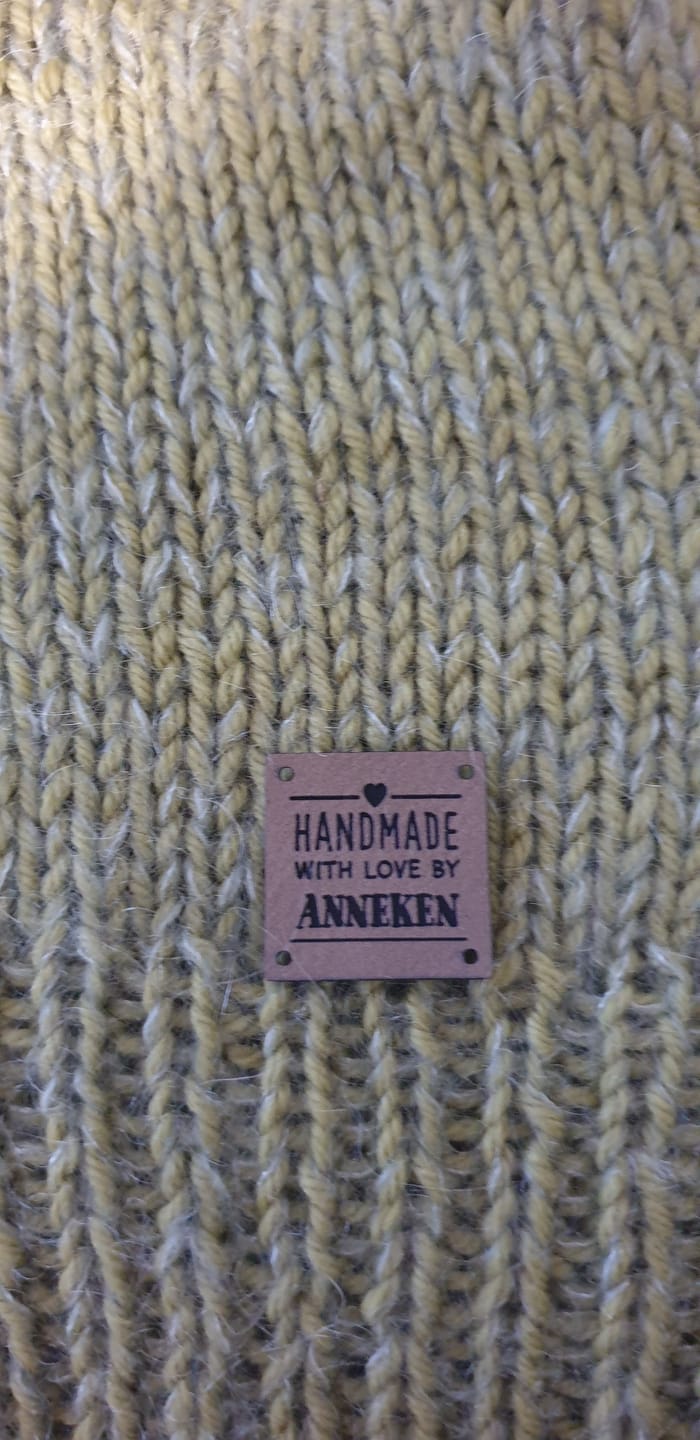 Customer photo review of Kunstleder Labels personalisiert mit Name oder Logo