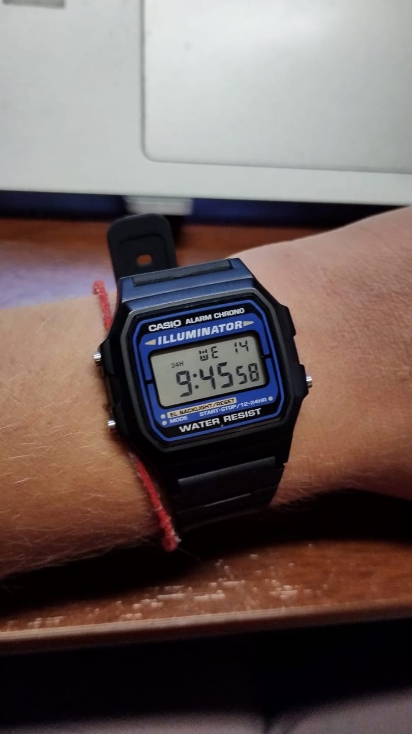 Customer photo review of Reloj Casio Vintage F-105W-1ADF Azul/Negro Illuminator