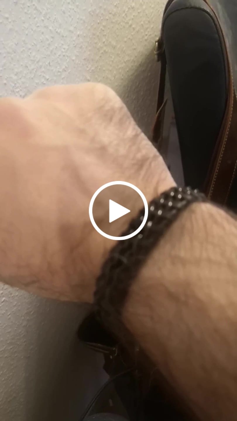 Customer video review of Lederarmband "Steel"