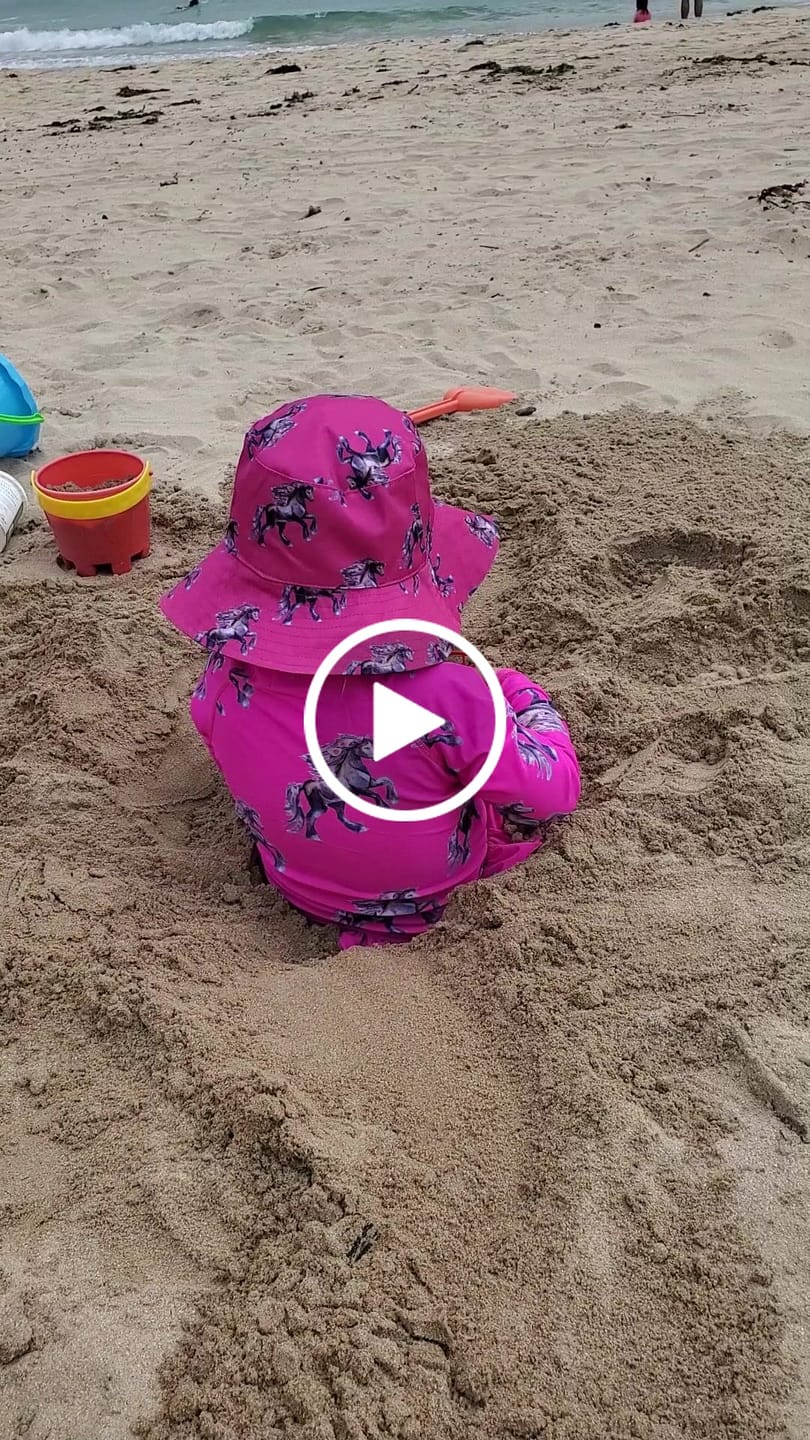Customer video review of Fluro Horses Beach Hat