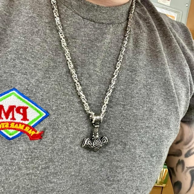Customer photo review of Valknut Othala Mjölnir - Teiwaz & Algiz Rune Thor's Hammer Amulet