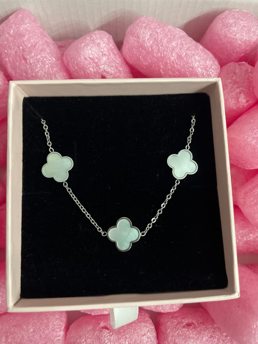 Customer photo review of Three Clovers Kette | 18K vergoldet