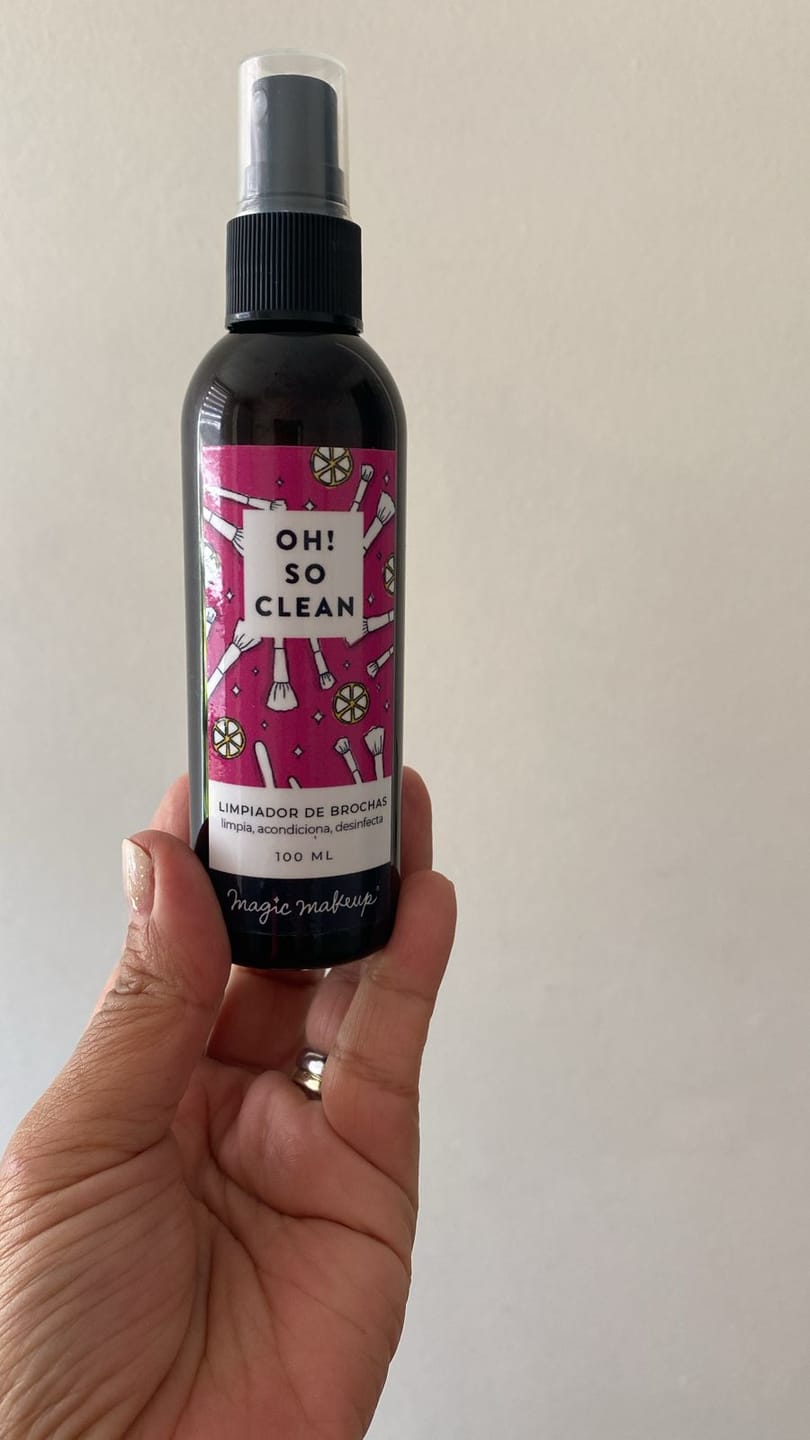 Customer photo review of ✭OH! SO CLEAN✭  limpiador instantáneo de brochas 100ml