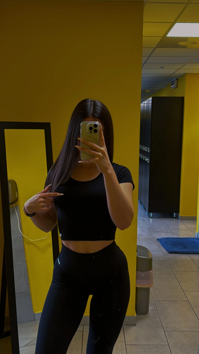 Customer photo review of T-Shirt Crop Top Frida Nero