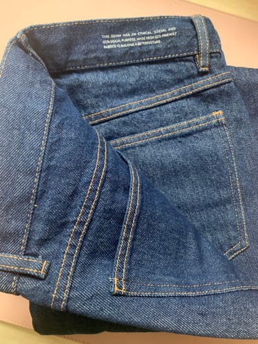 Izabela D. review of Calça Jeans Mom Jequitibá Azul Escuro image 1 out of 2