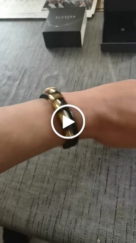 Customer video review of Lederarmband "Spirit"