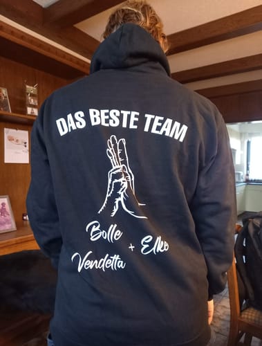 Customer photo review of Das beste Team - Personalisierbarer Unisex Hoodie Rückendruck