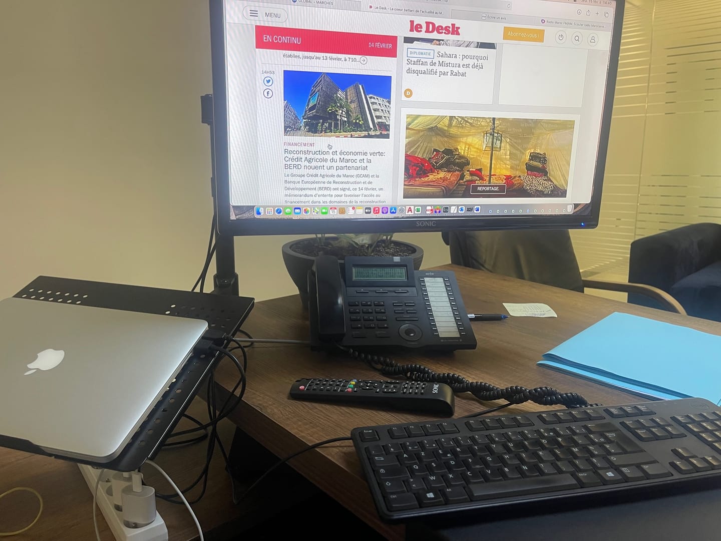Customer photo review of Support de moniteur avec plateau inclinable OPE-1