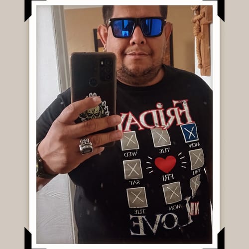 Customer photo review of Playera Friday I'm In Love The Cure