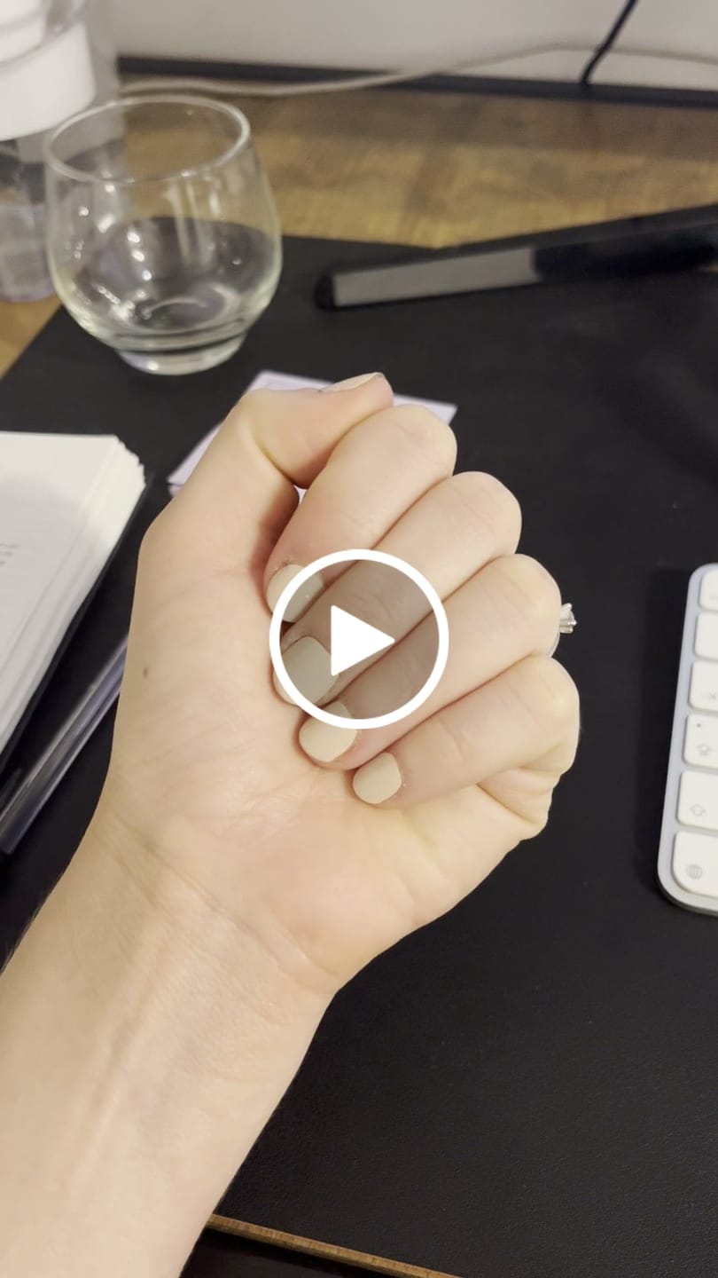 Customer video review of Beige Latte | Stickers de Esmalte
