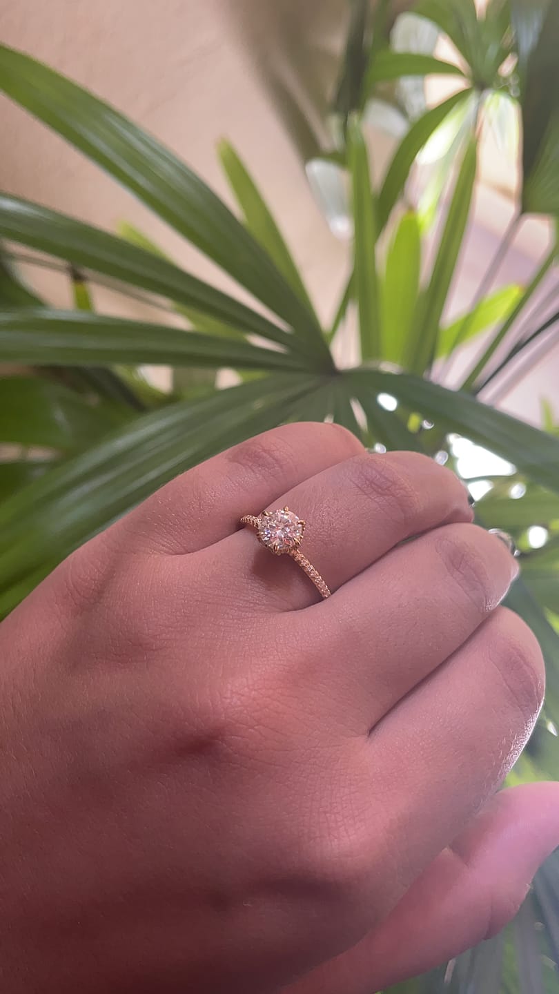 Customer photo review of Anel Solitário Noivado